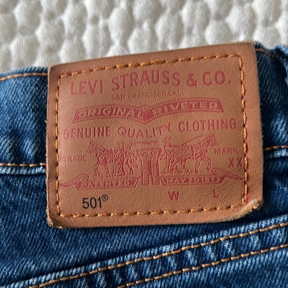 EUC Levi’s jeans size 29 - Picture 3 of 3